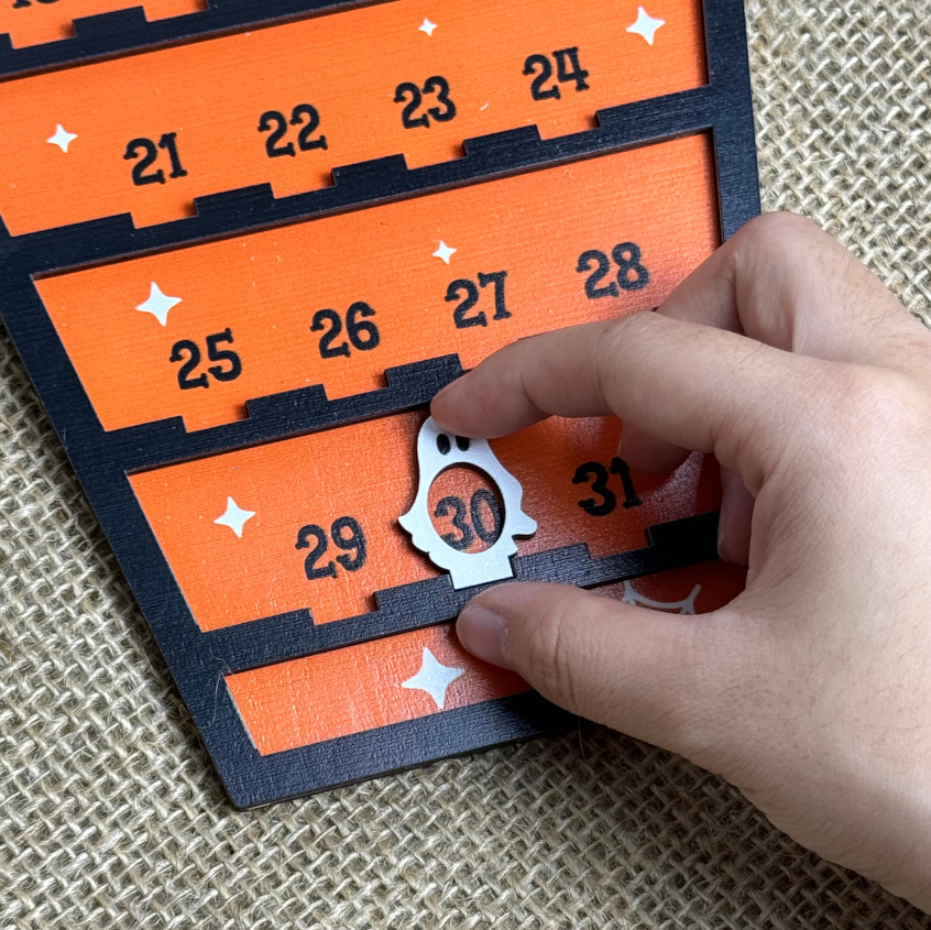 Halloween Countdown calendar with moveable ghost